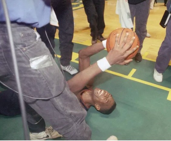 魔术3-1夺赛点，历史黑八奇迹回顾：穆大叔抱球、罗斯重伤、巴特勒封神