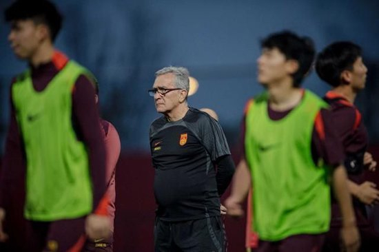 伊万定调强攻却先夯防守 国足南洋行主打稳字诀