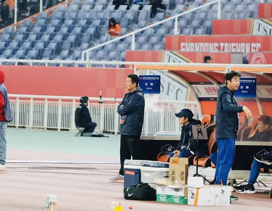 瓦科帽子戏法 泰山4-2逆转浙江 终结四轮不胜
