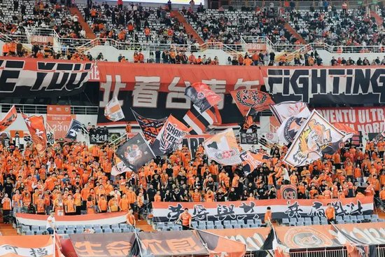 瓦科帽子戏法 泰山4-2逆转浙江 终结四轮不胜
