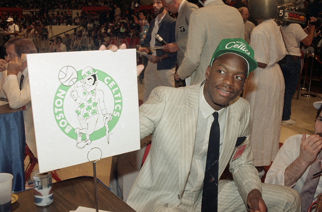 NBA非正常死亡实录:从科比坠机到赖特被前妻枪杀 NBA非正常死亡实录:从科比坠机到赖特被前妻枪杀