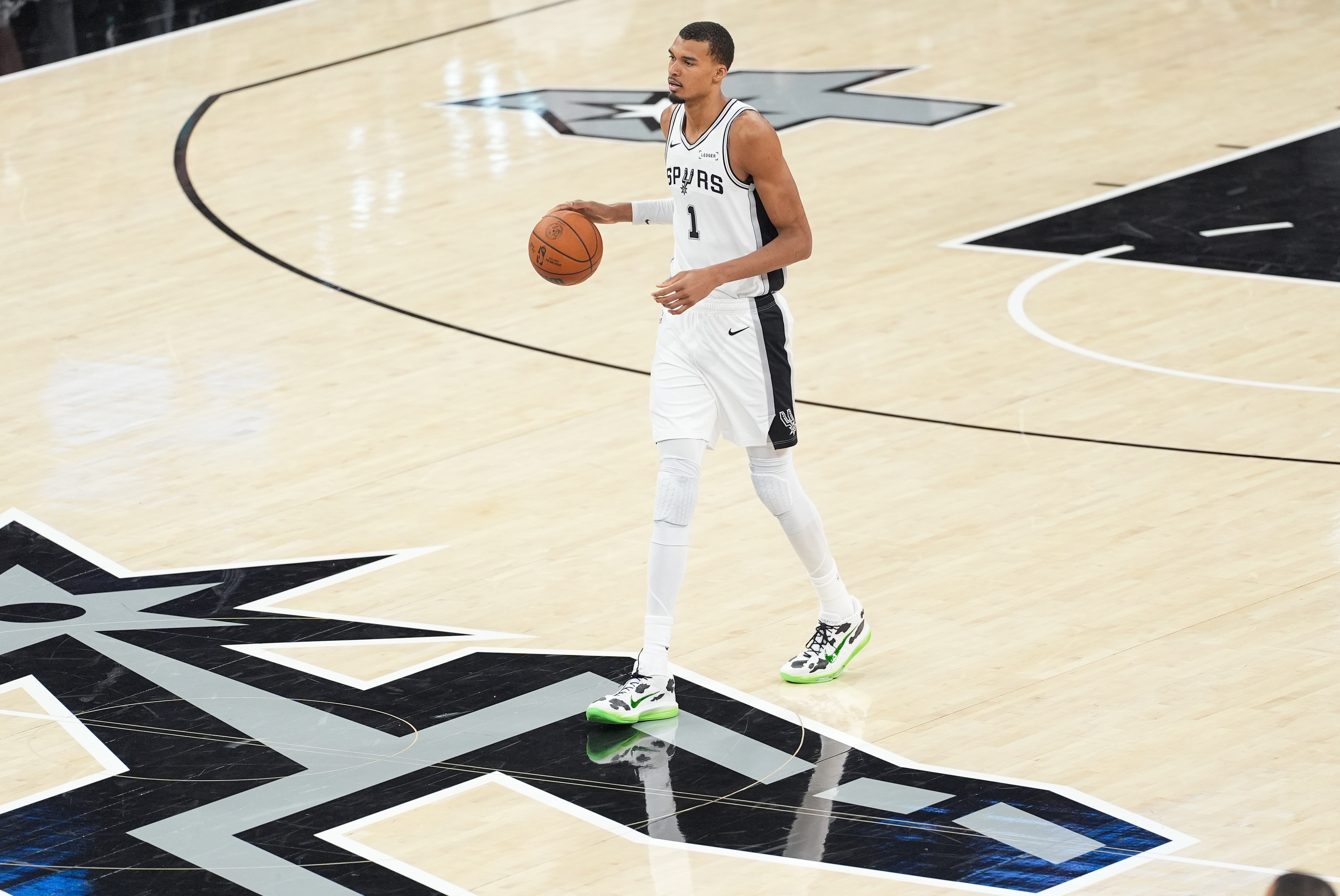 Windhorst:文班亚马生涯第三年将复制鲨鱼、詹皇轨迹