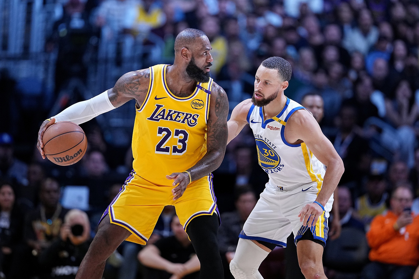 詹姆斯登《时代》封面 NBA六人入选体育百大